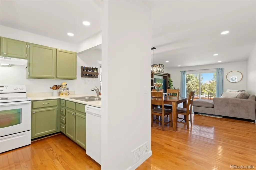 9805 Fairwood Street Littleton CO 80125