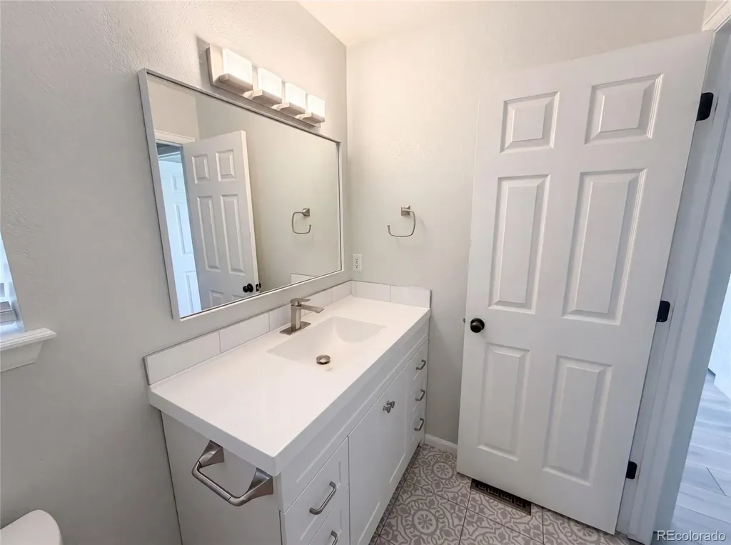 9379 W Ute Drive Littleton CO 80128