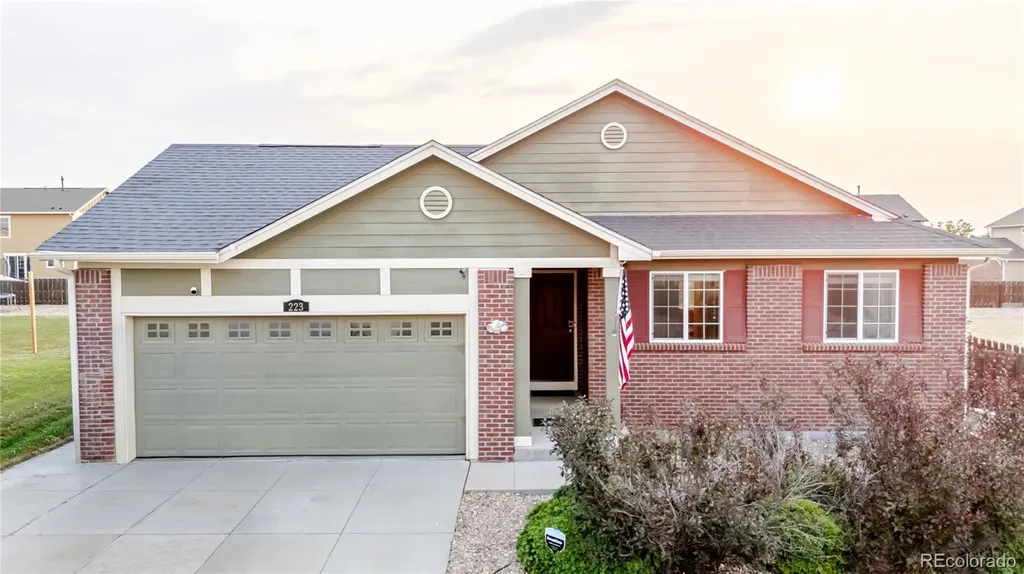 223 S New Castle Way Aurora CO 80018