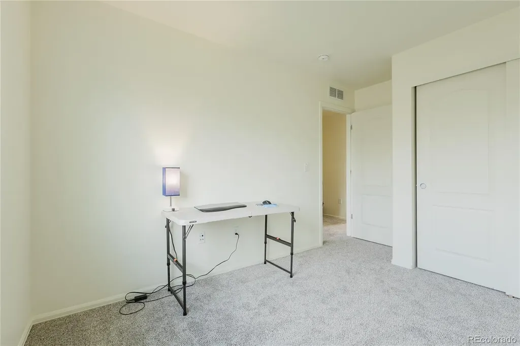 223 S New Castle Way Aurora CO 80018