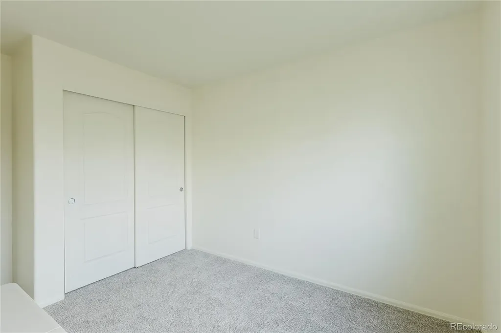 223 S New Castle Way Aurora CO 80018