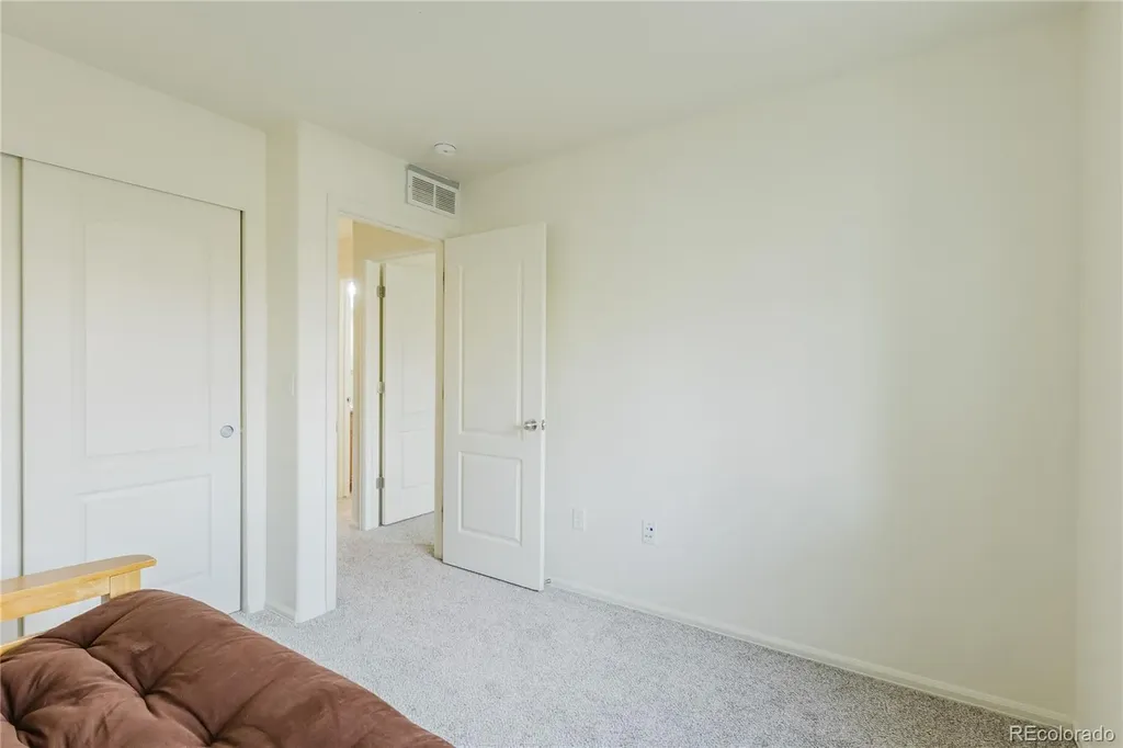 223 S New Castle Way Aurora CO 80018