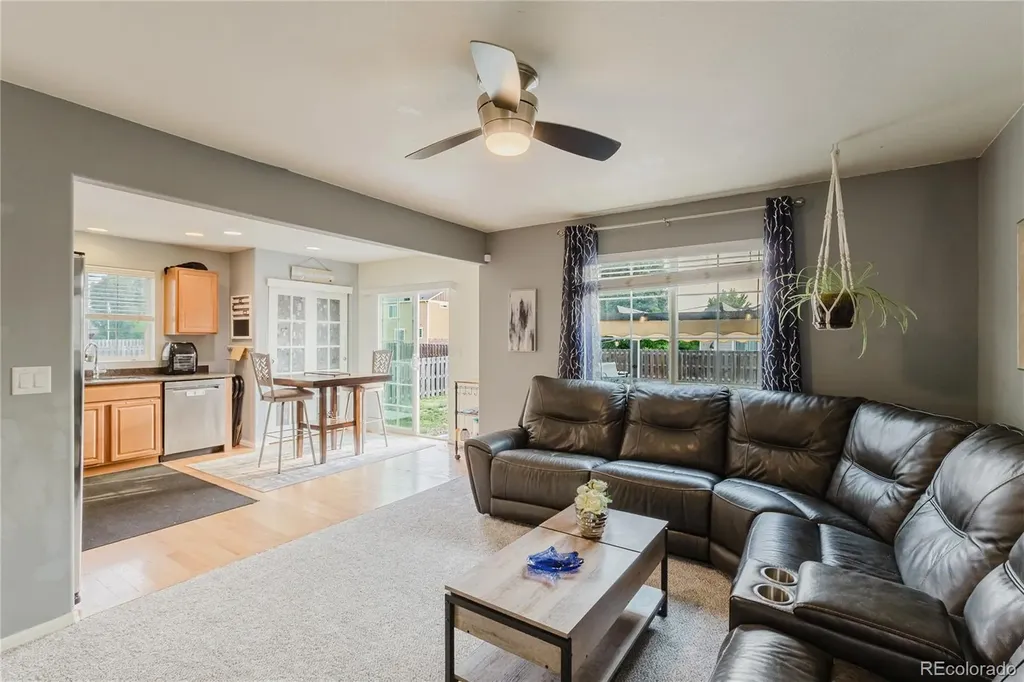 223 S New Castle Way Aurora CO 80018