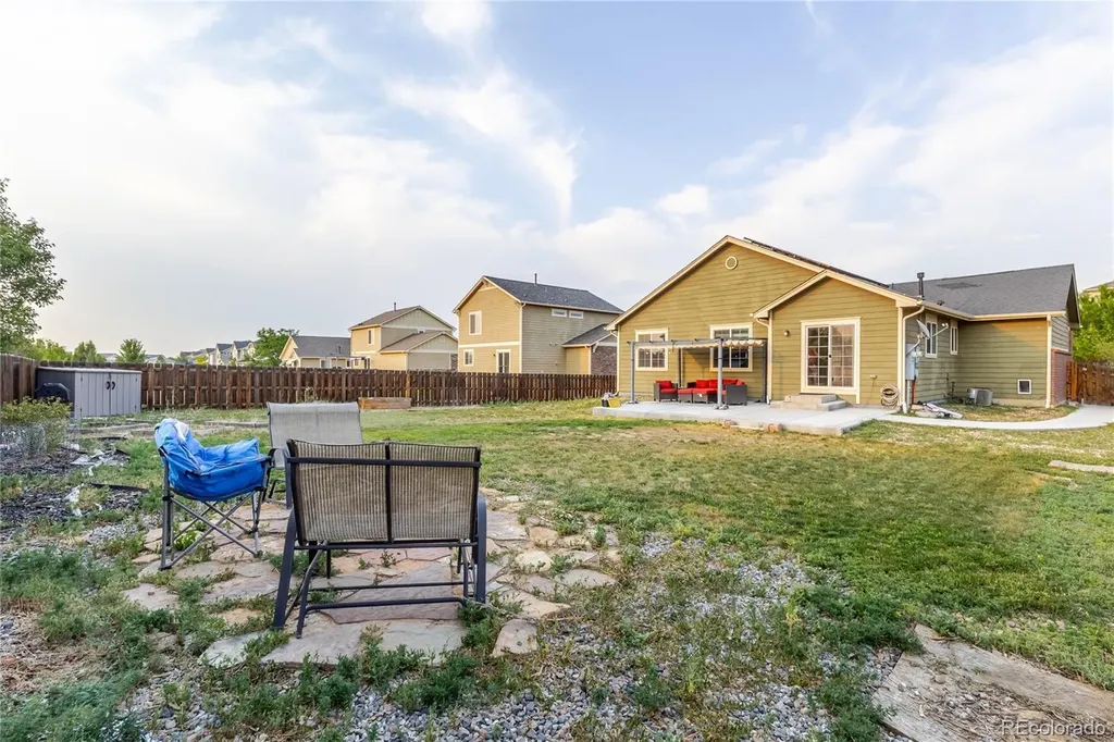 223 S New Castle Way Aurora CO 80018