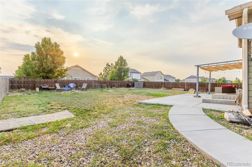 223 S New Castle Way Aurora CO 80018