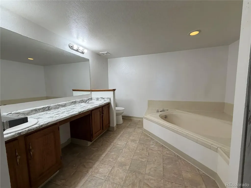 12043 W Cross Drive Littleton CO 80127