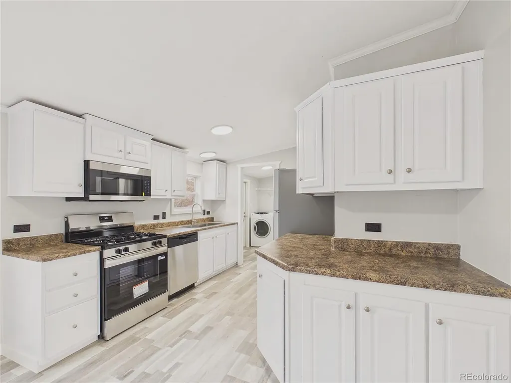 9400 Elm Court Denver CO 80260
