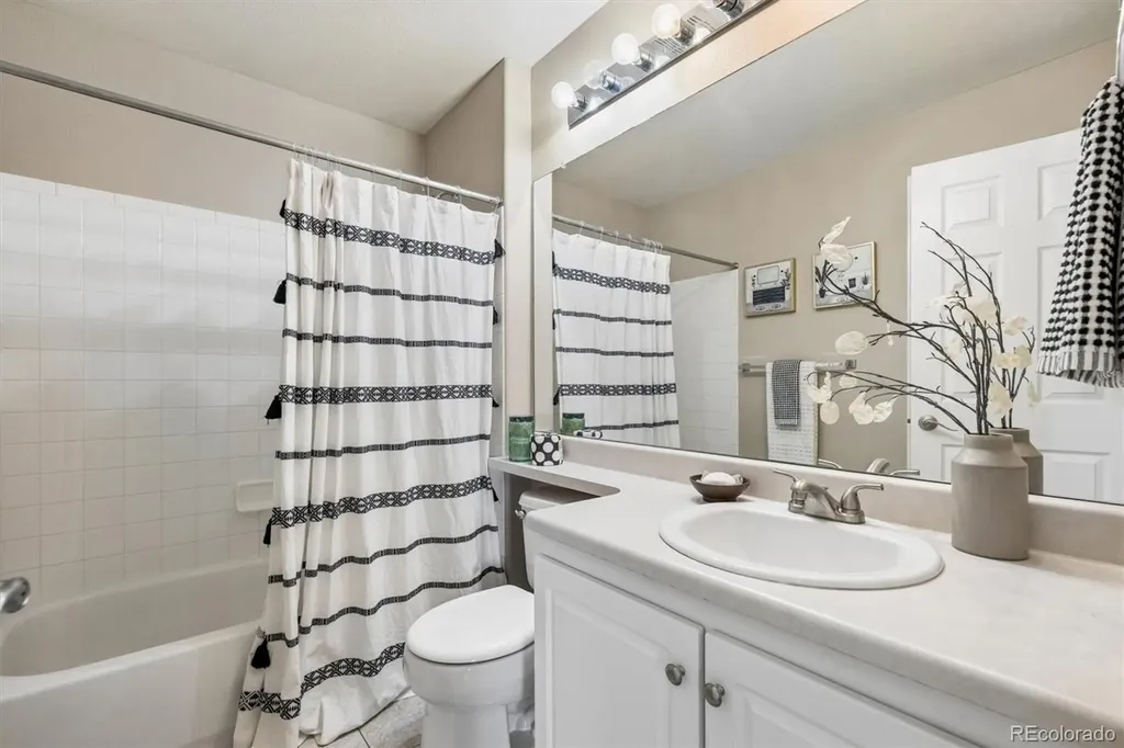 5652 S Yakima Way Aurora CO 80015