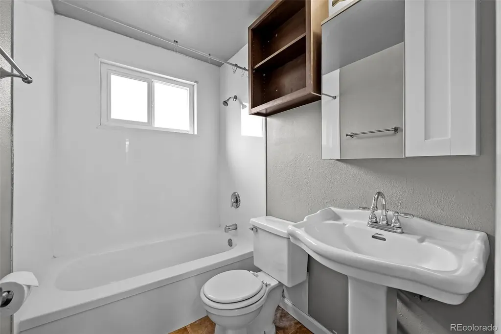 2397 S Locust Street Denver CO 80222