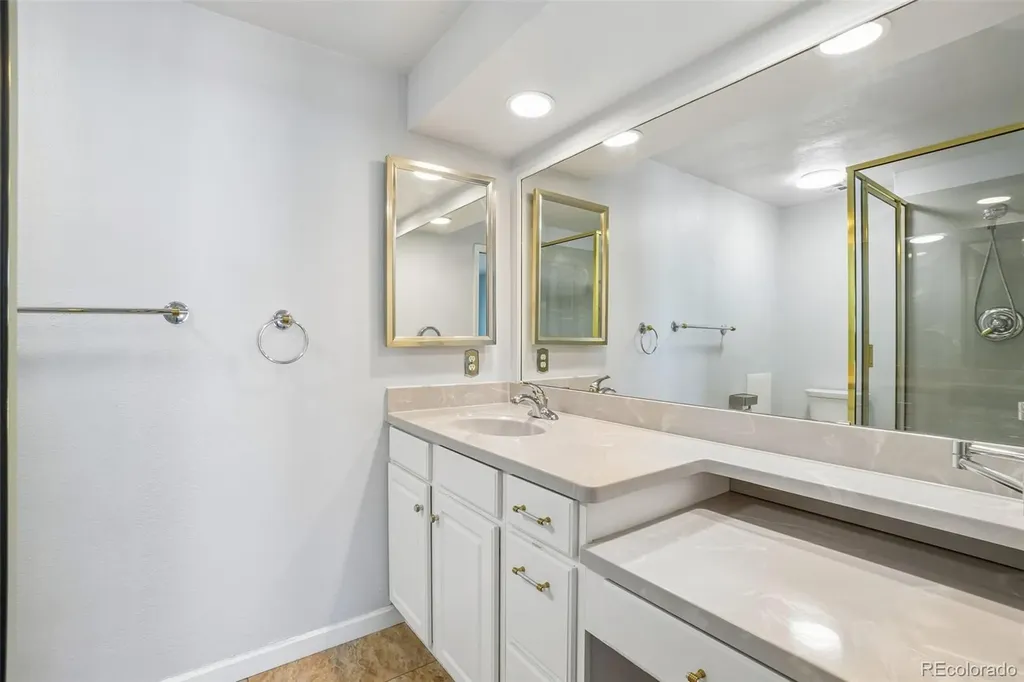 4052 S Willow Way Denver CO 80237