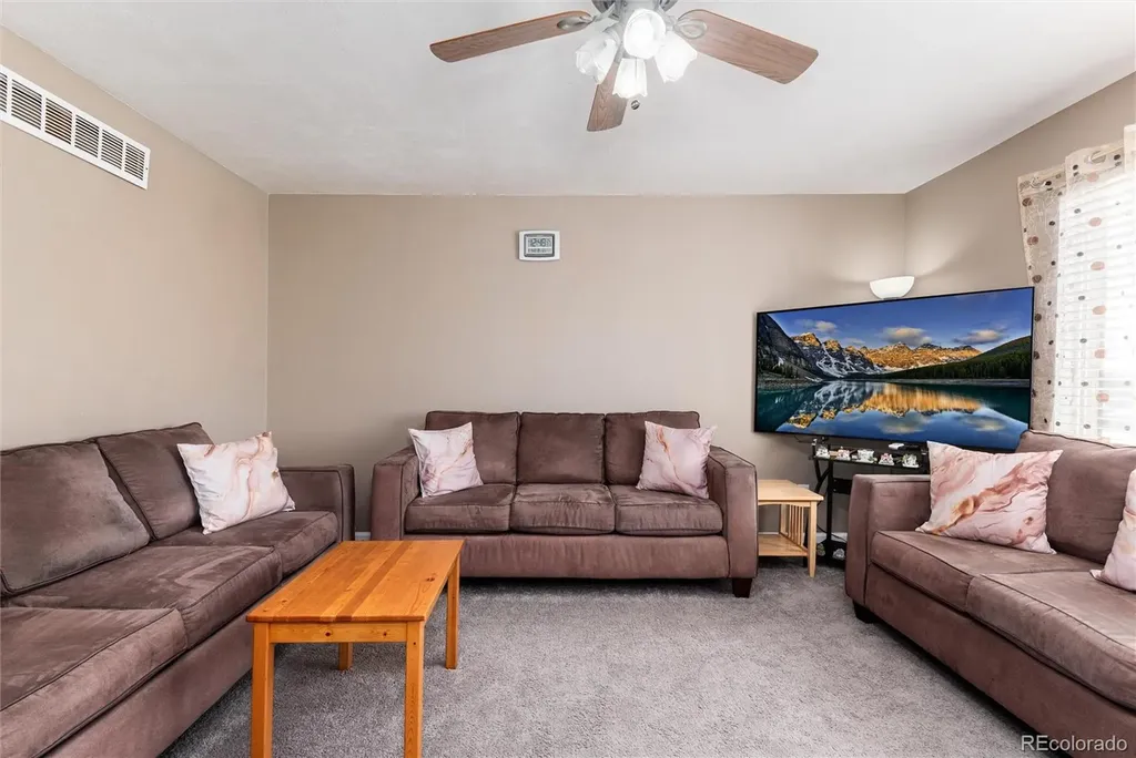 2118 S Mobile Way Aurora CO 80013