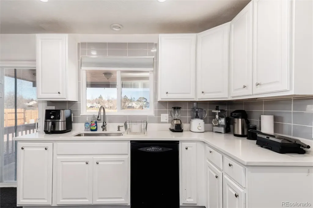 2118 S Mobile Way Aurora CO 80013