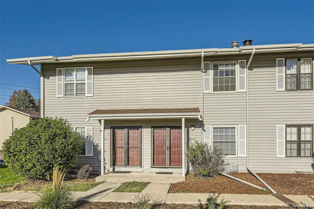 1922 S Oswego Way Aurora CO 80014