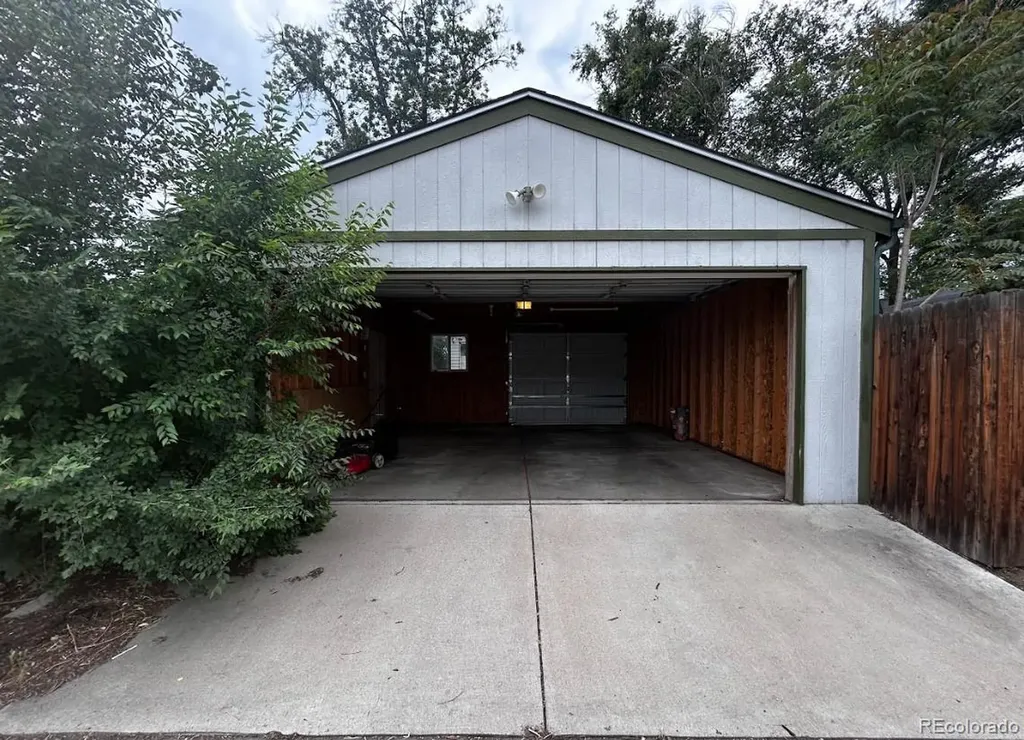 2820 S Acoma Street Englewood CO 80110