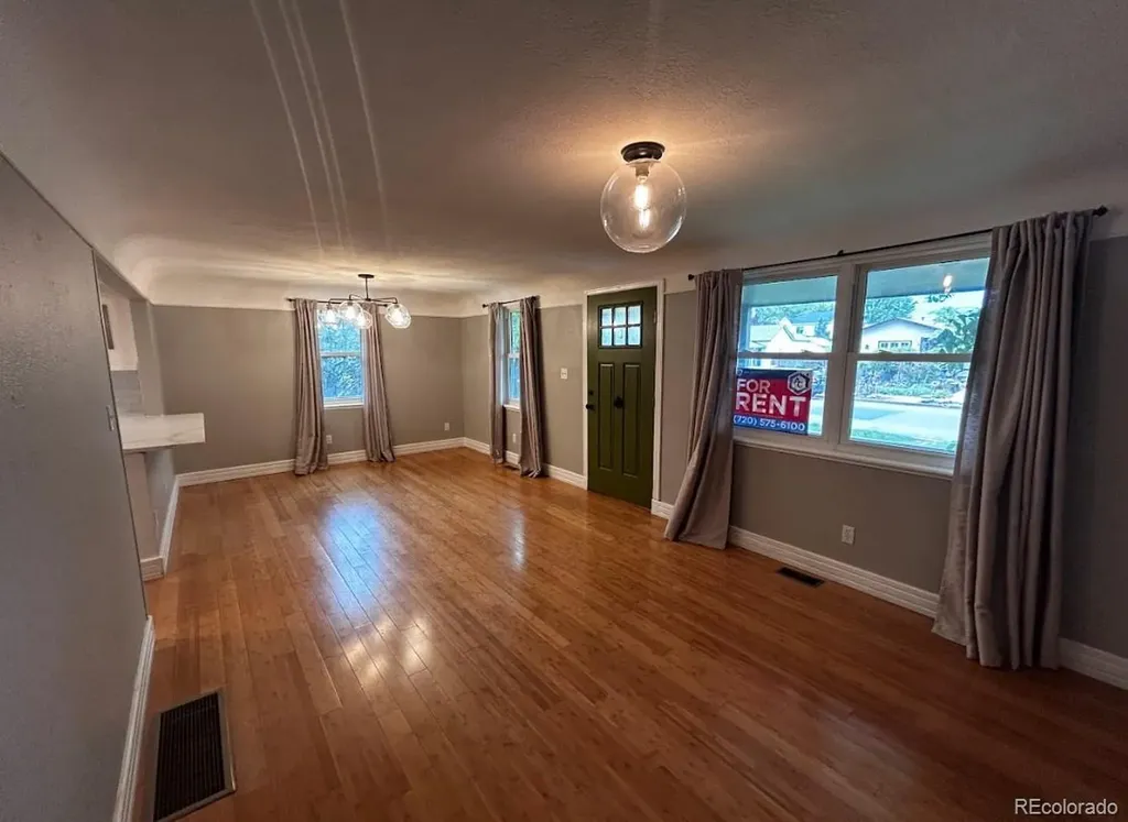 2820 S Acoma Street Englewood CO 80110