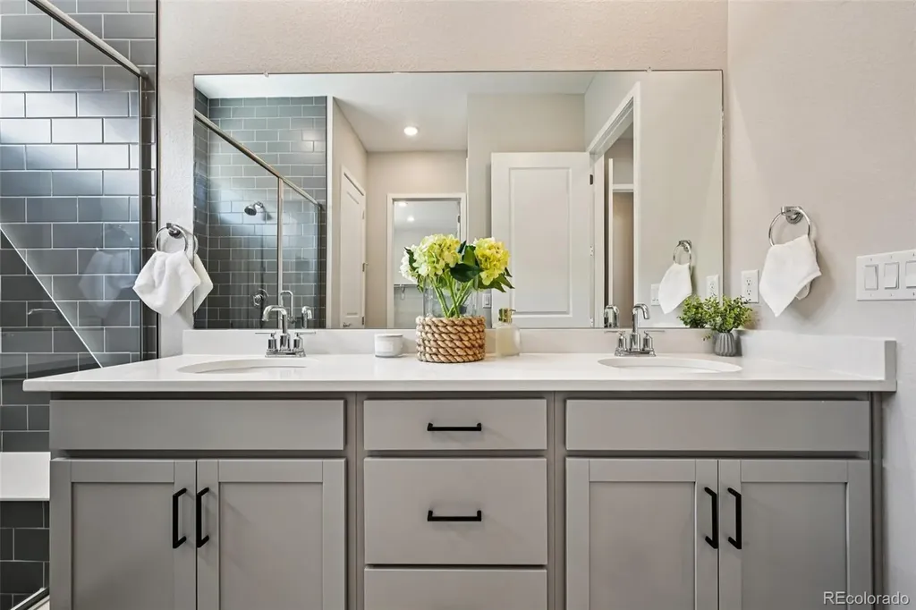 8735 S Quemoy Street Aurora CO 80016