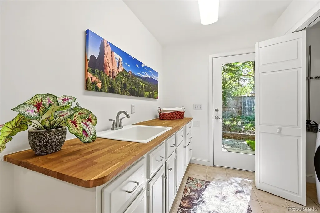 3056 E Hinsdale Avenue Centennial CO 80122