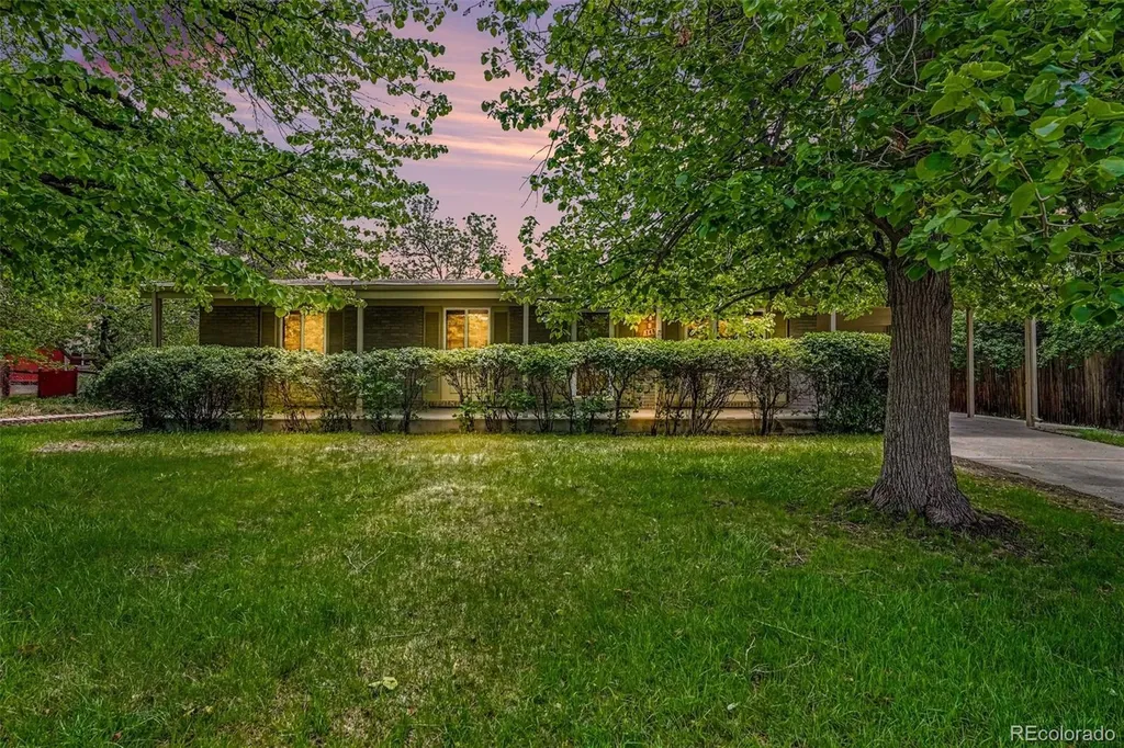 748 W Larigo Avenue Littleton CO 80120
