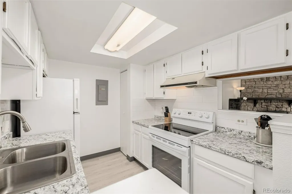 8335 Fairmount Drive Denver CO 80247