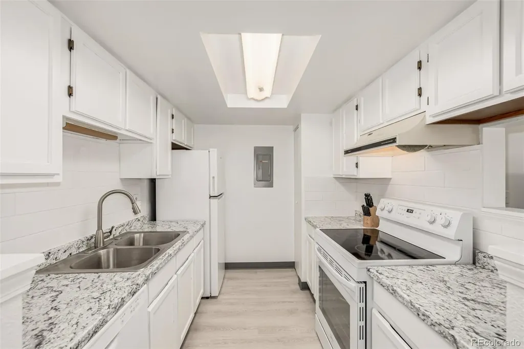 8335 Fairmount Drive Denver CO 80247