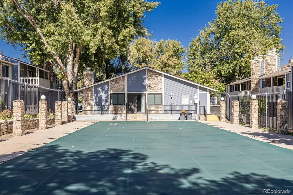 8335 Fairmount Drive Denver CO 80247