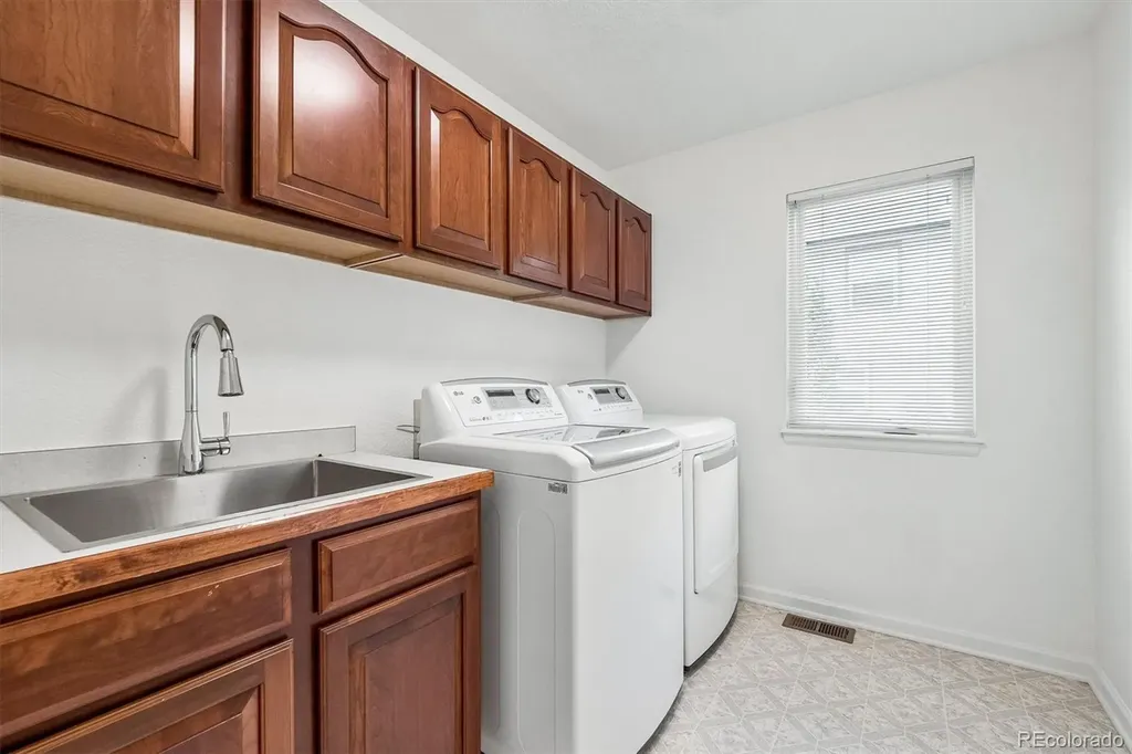 6129 S Newark Way Englewood CO 80111