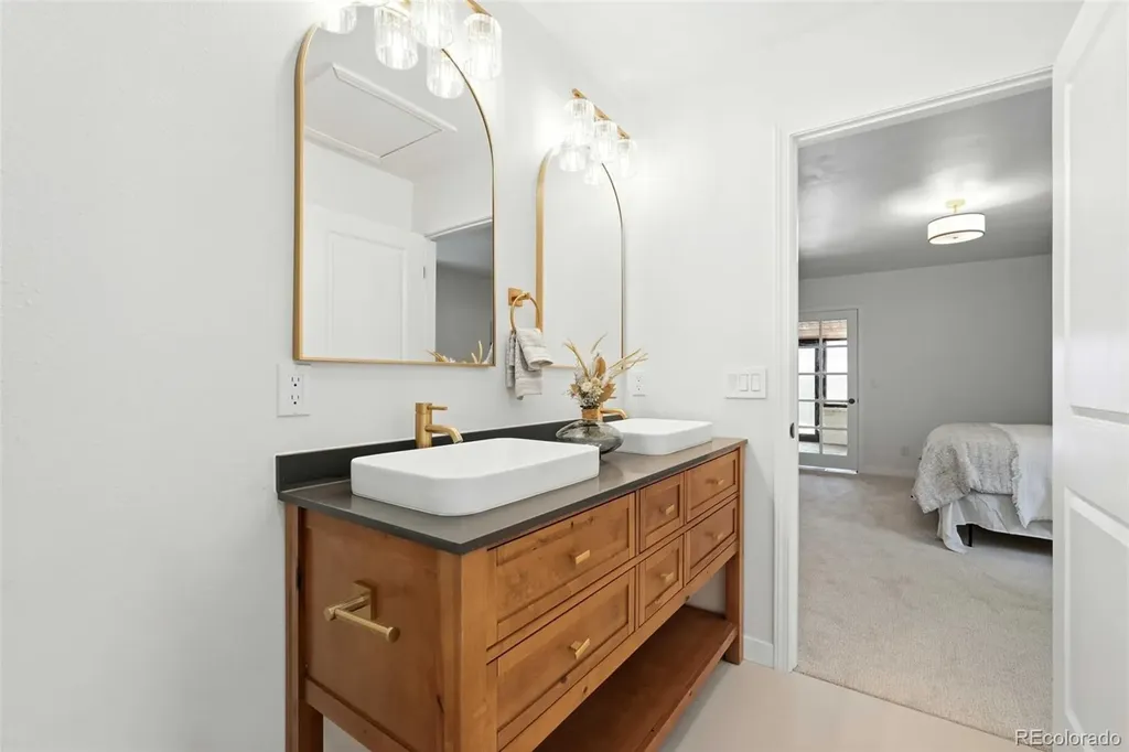 2713 S Paris Place Aurora CO 80014