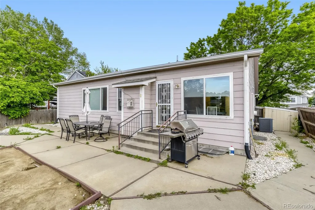 15677 E Quincy Lane Aurora CO 80015