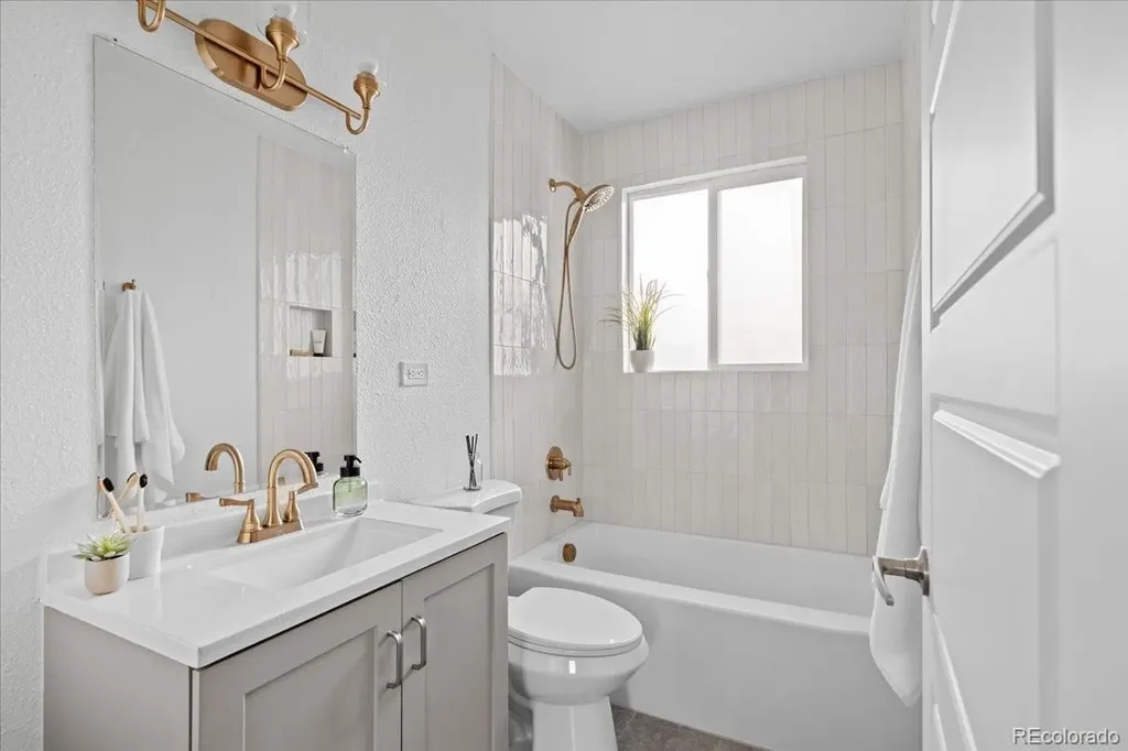 3235 Albion Street Denver CO 80207