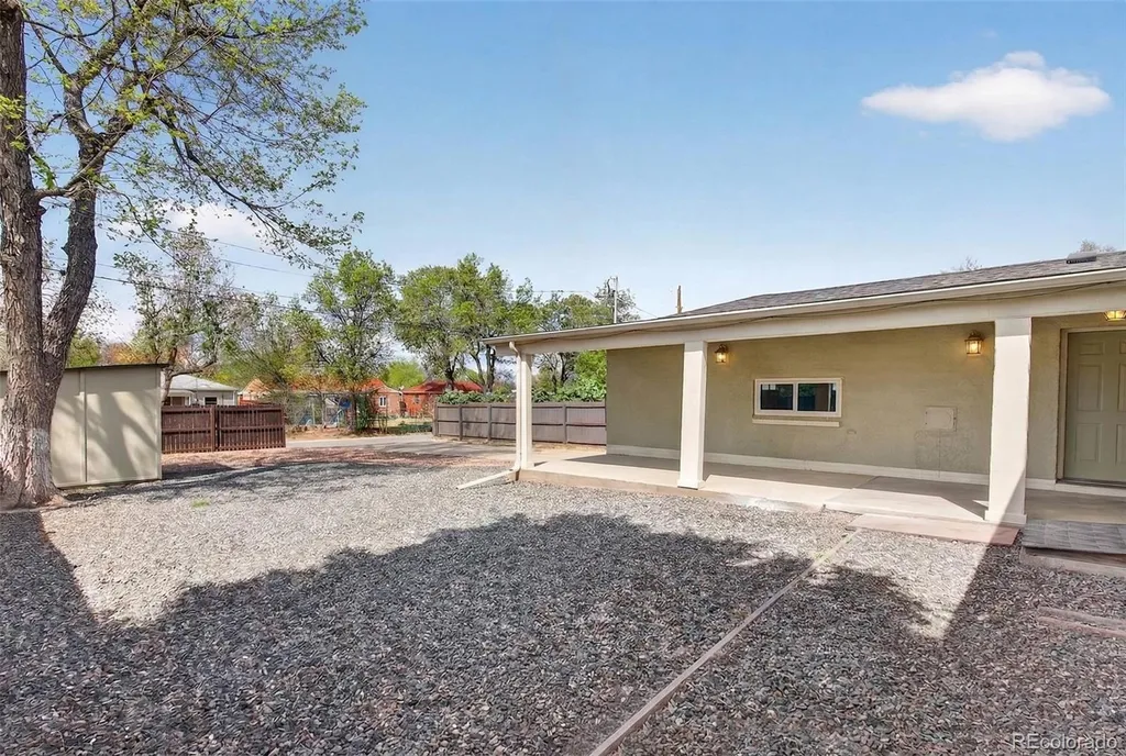 1769 Hanover Street Aurora CO 80010