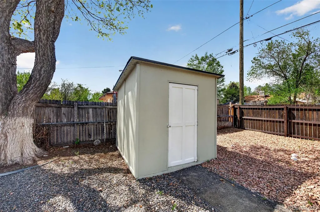 1769 Hanover Street Aurora CO 80010