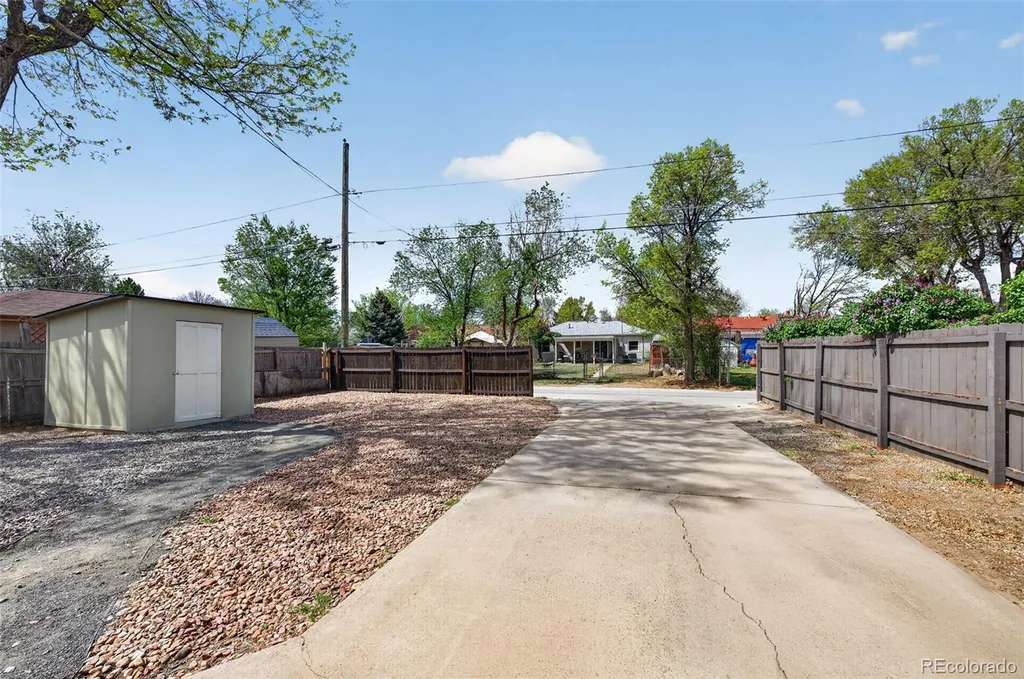 1769 Hanover Street Aurora CO 80010