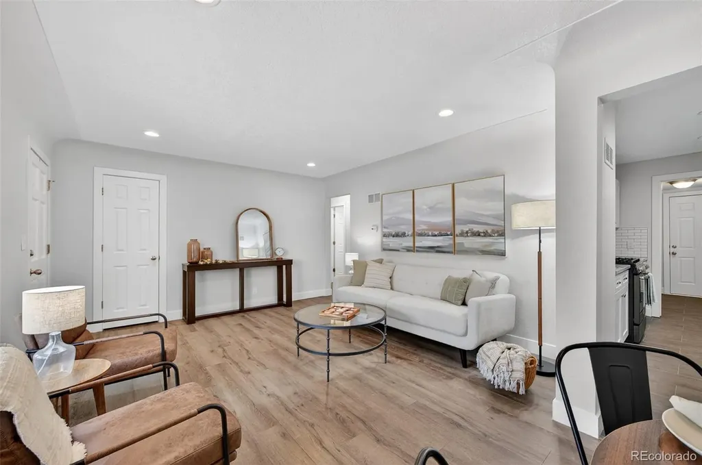 1769 Hanover Street Aurora CO 80010
