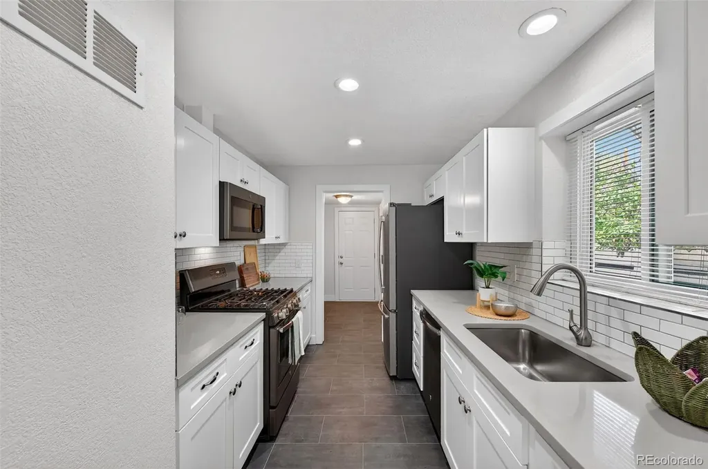 1769 Hanover Street Aurora CO 80010