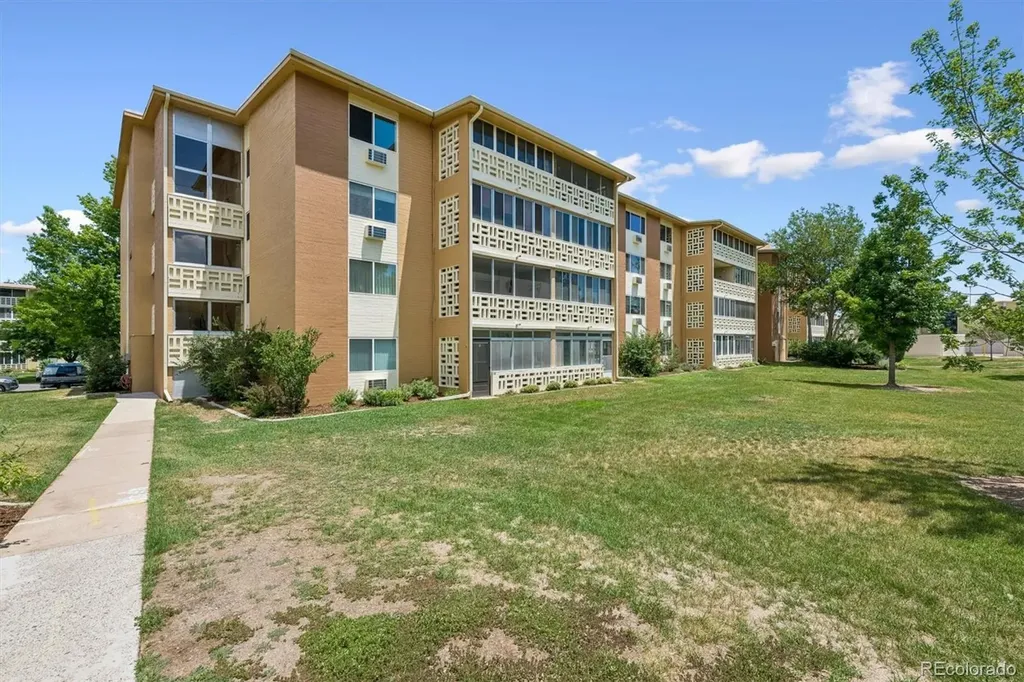 665 S Alton Way Denver CO 80247
