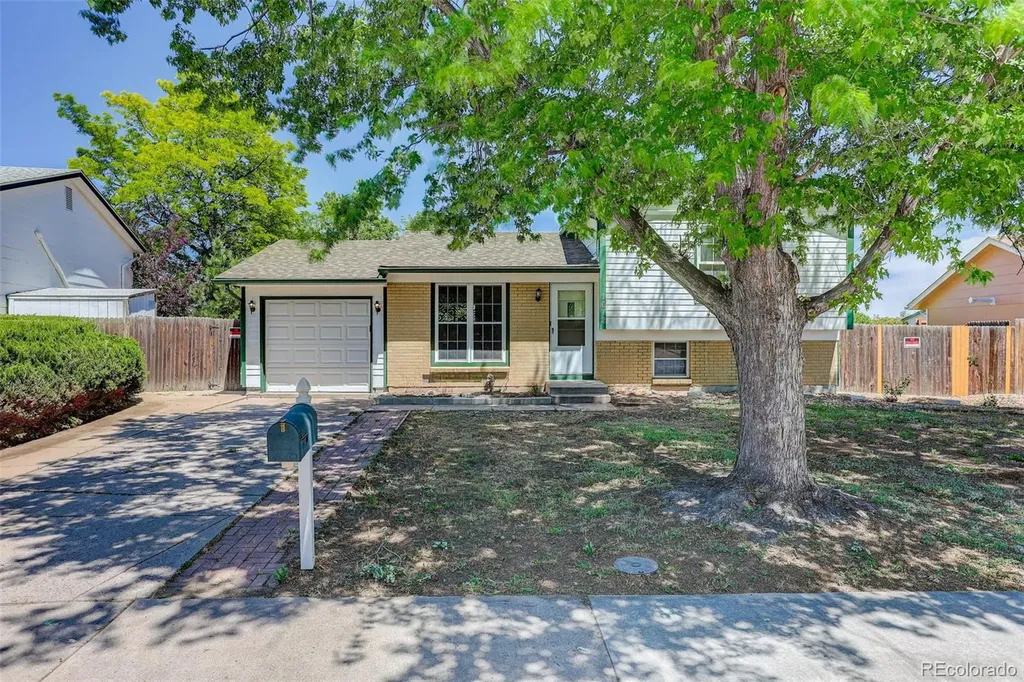 1672 S Rifle Street Aurora CO 80017