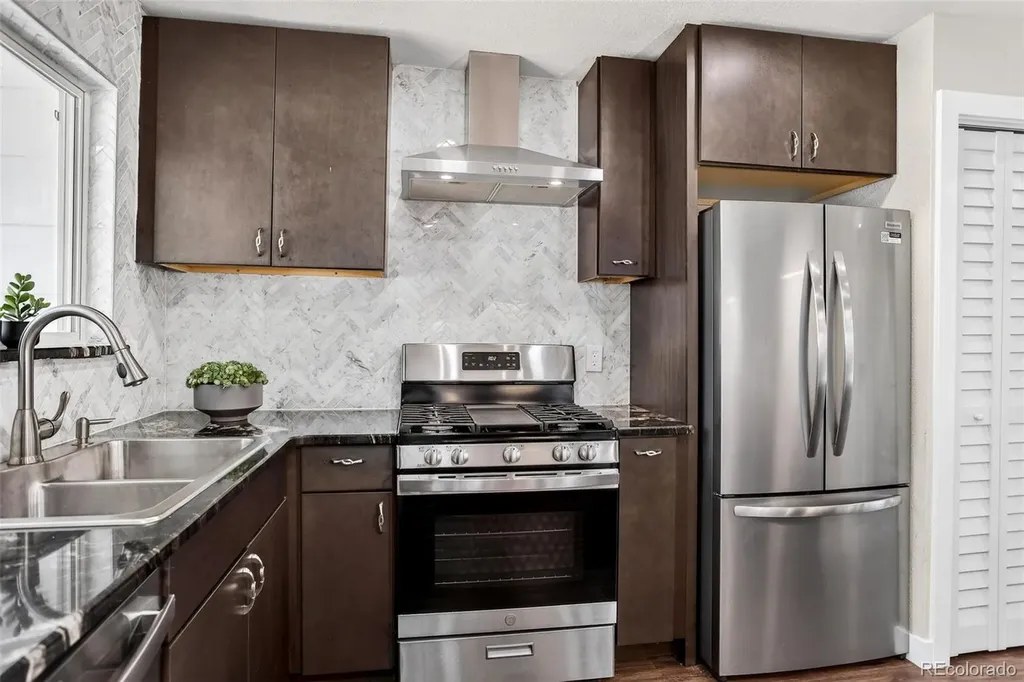 1672 S Rifle Street Aurora CO 80017