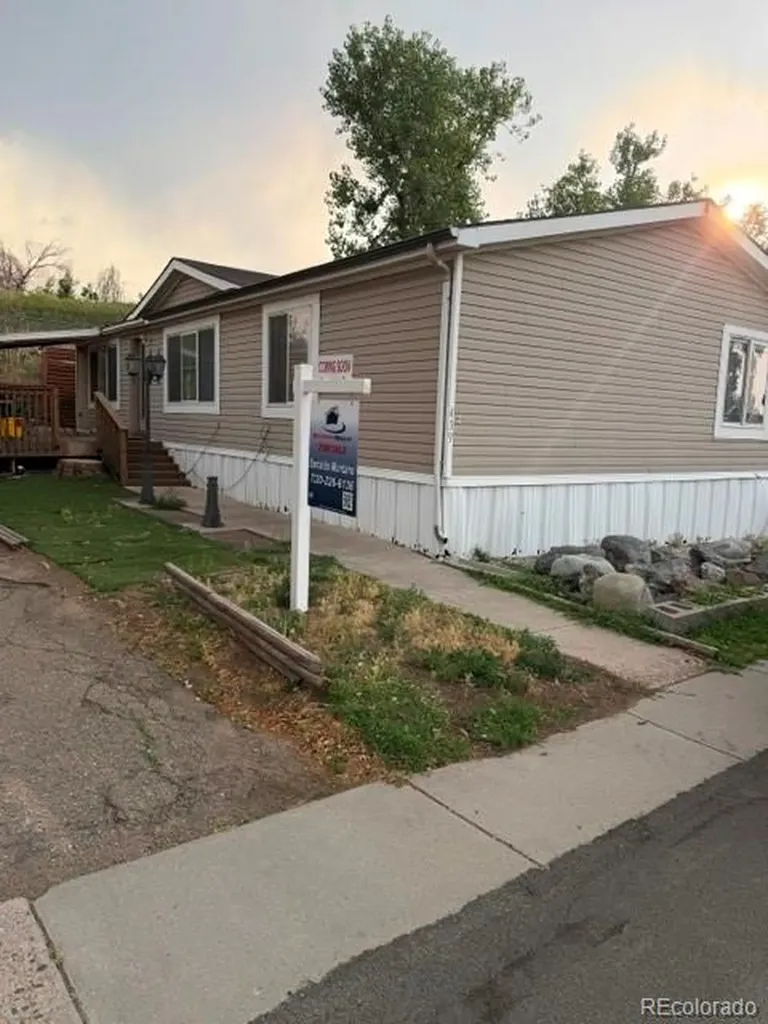 1645 Eisenhower Way Aurora CO 80011