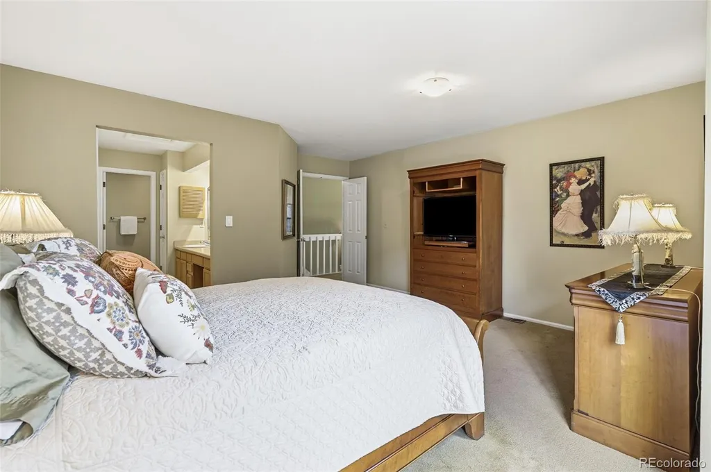 1570 S Roslyn Street Denver CO 80231
