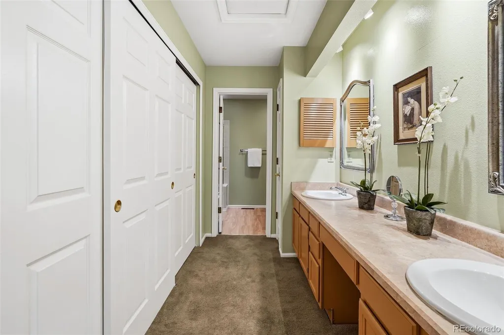 1570 S Roslyn Street Denver CO 80231