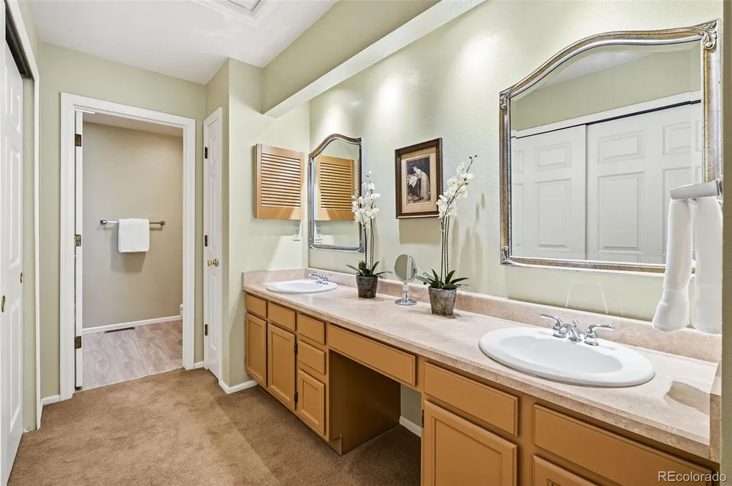 1570 S Roslyn Street Denver CO 80231
