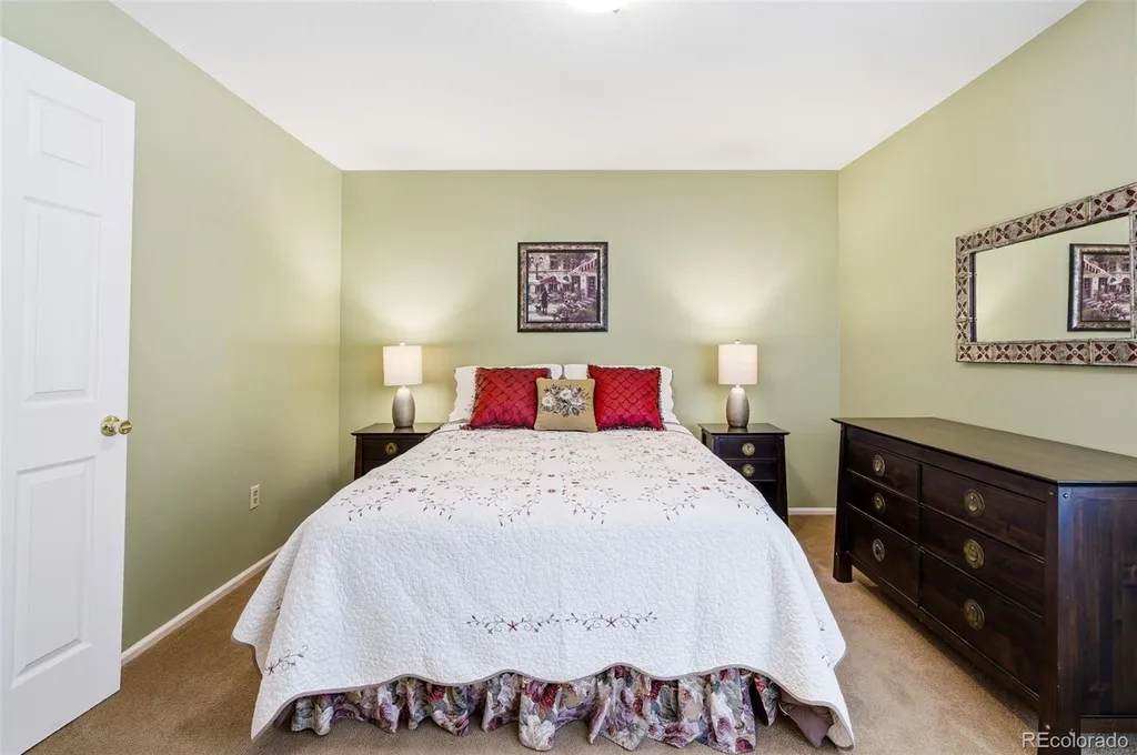 1570 S Roslyn Street Denver CO 80231