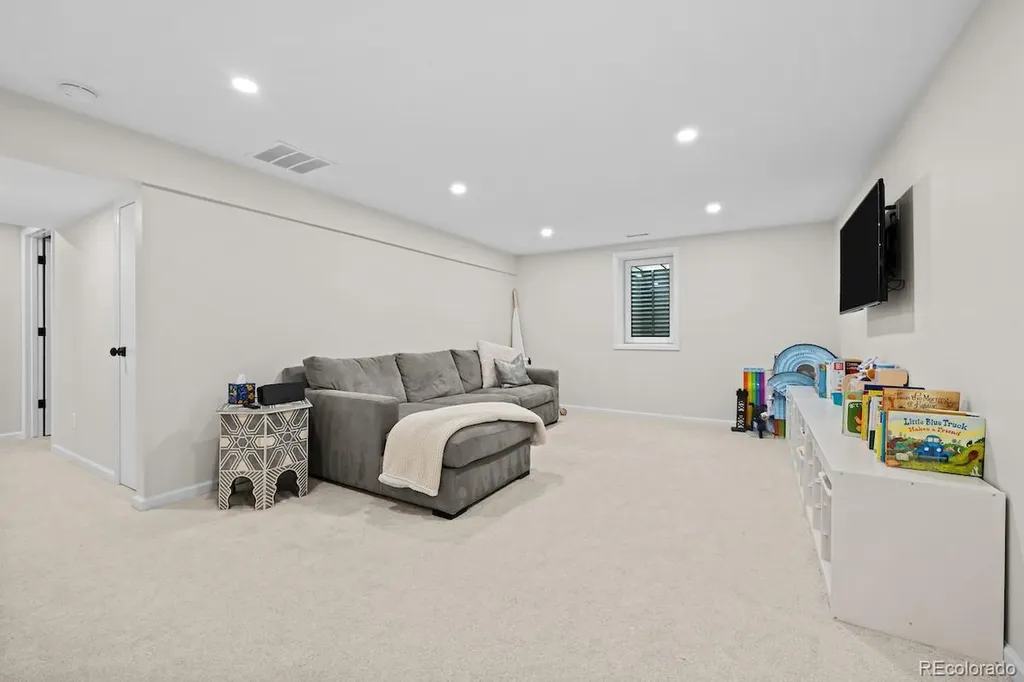 7030 S Magnolia Circle Englewood CO 80112