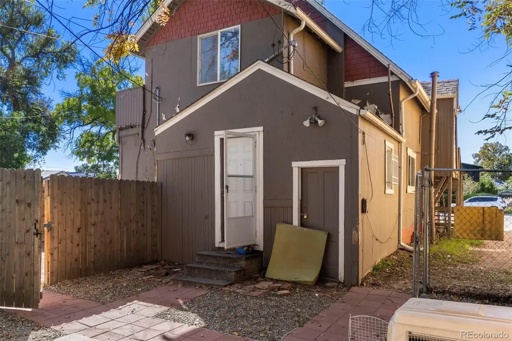 1558 Dallas Street Aurora CO 80010