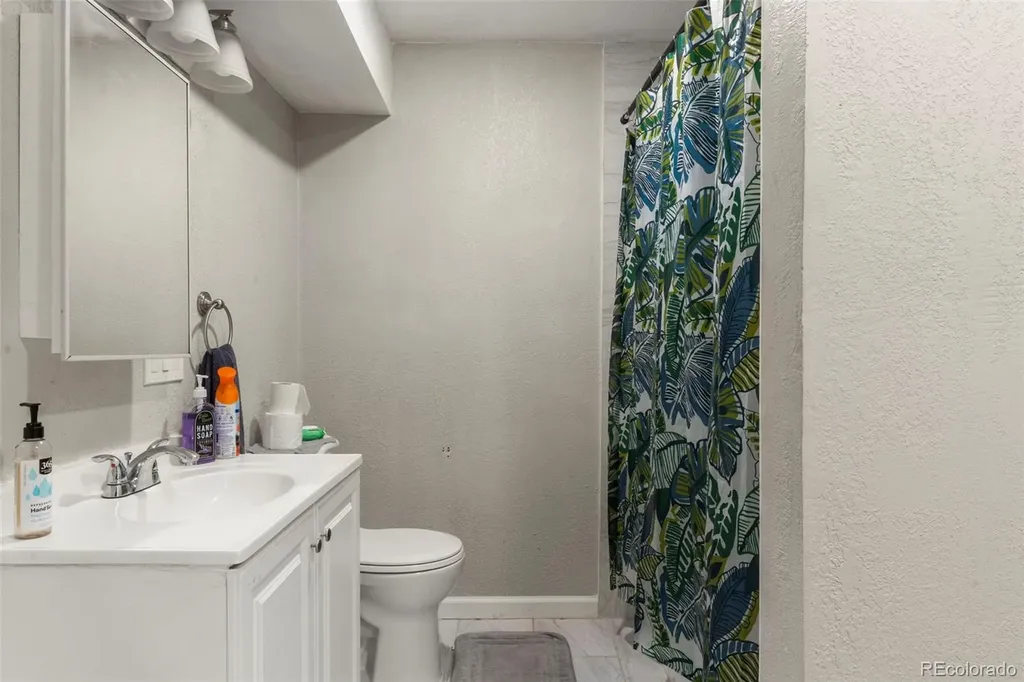 1558 Dallas Street Aurora CO 80010