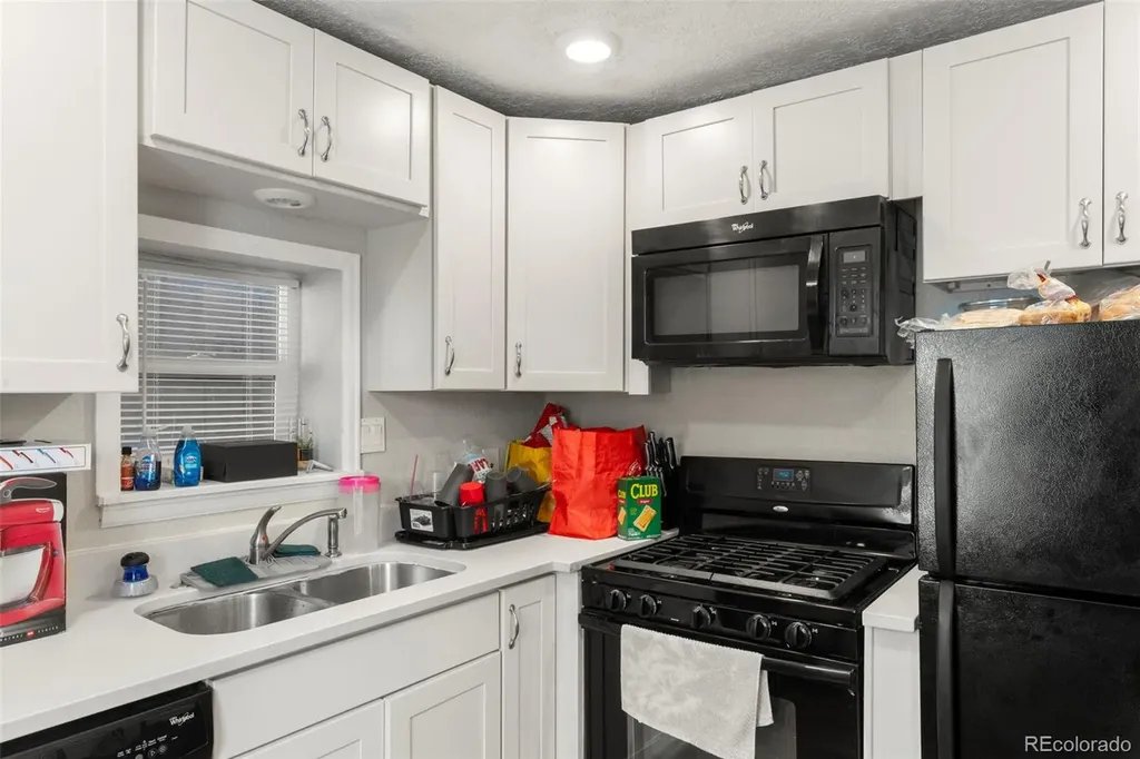 1558 Dallas Street Aurora CO 80010