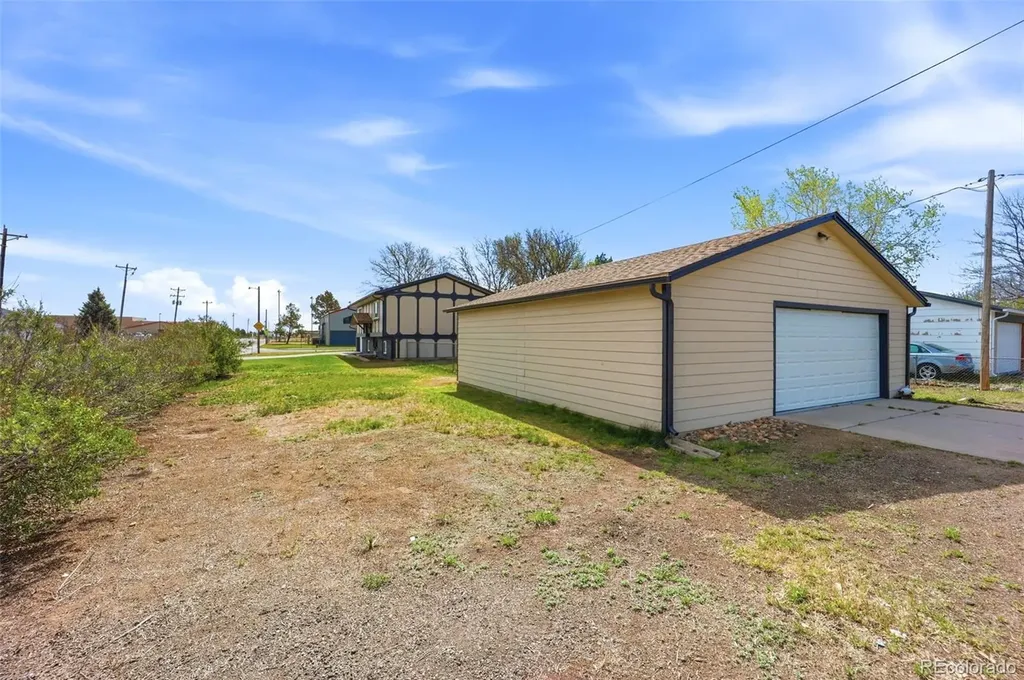 56352 Sunset Avenue Strasburg CO 80136