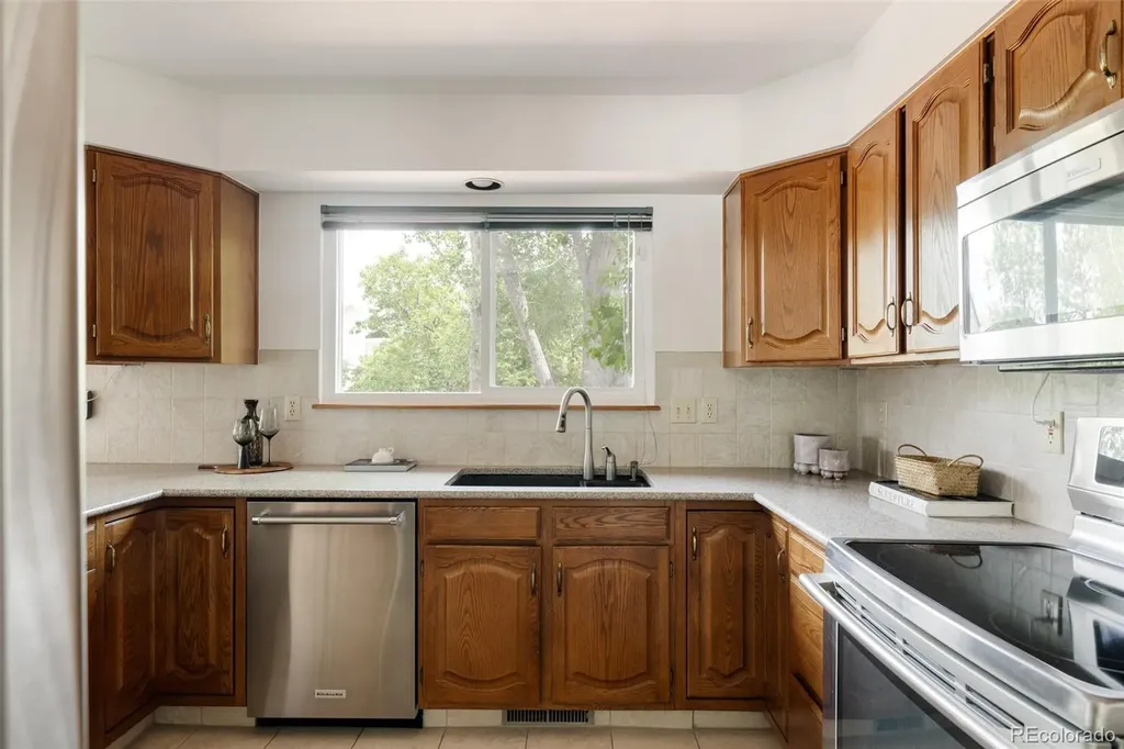 284 S Lark Avenue Louisville CO 80027