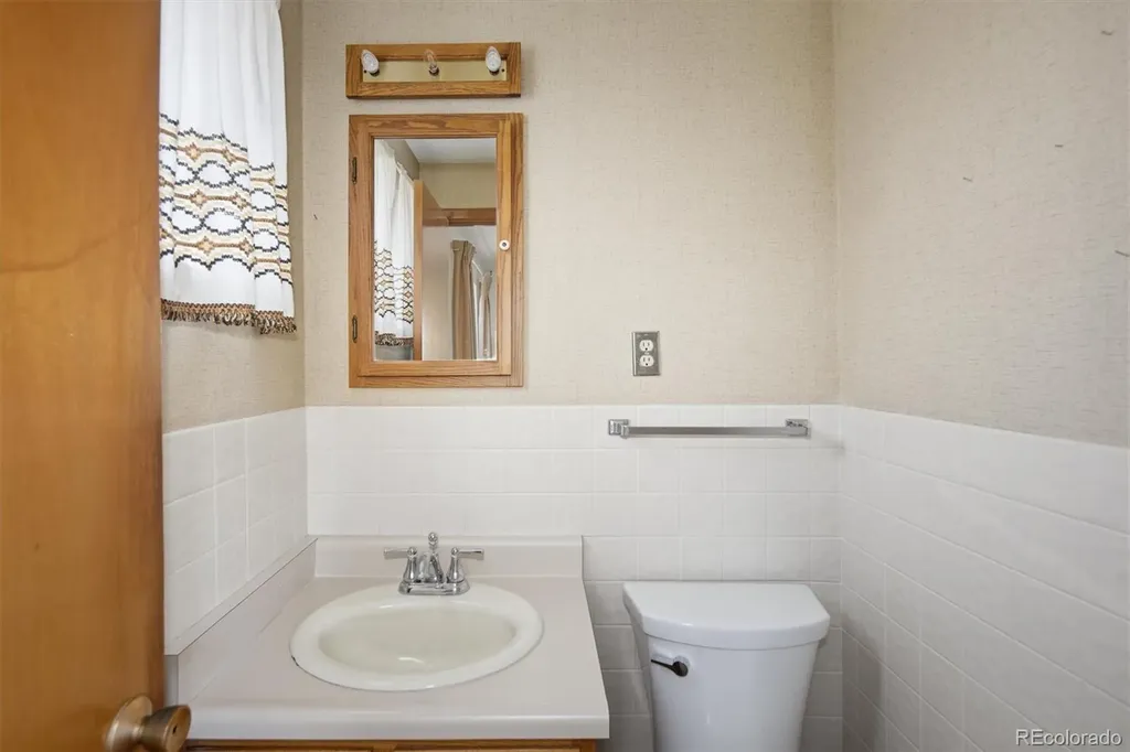 1530 S Estes Street Lakewood CO 80232