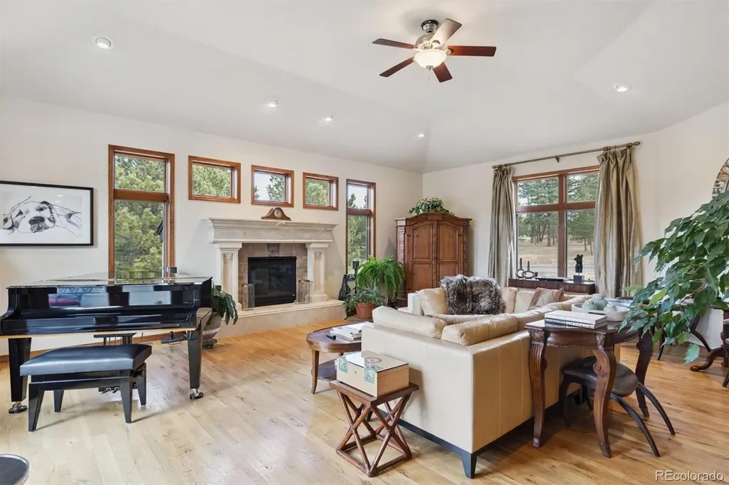 8061 Sugarloaf Road Larkspur CO 80118
